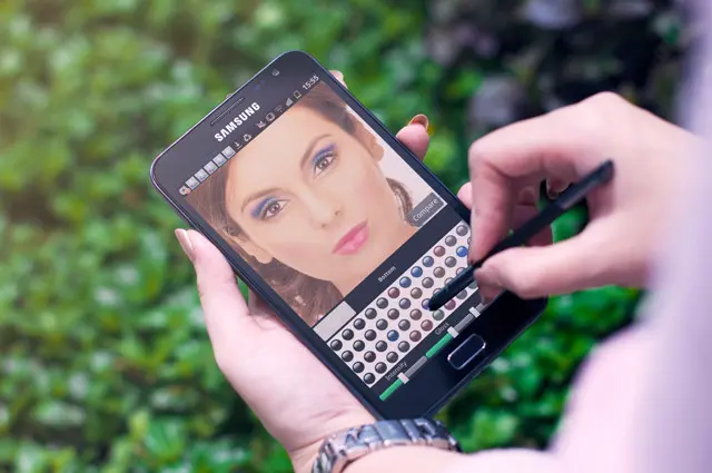 Aplikasi Makeup bisa membantu kamu untuk menjajal berbagai warna sesuai dengan wajahmu