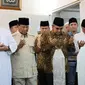 Calon Presiden (Capres) nomor urut 02, Prabowo Subianto, bersilaturahmi ke kediaman Habib Ali bin Abdurrahman bin Muhammad bil Ali Alhabsyi, generasi ketiga Habib Kwitang, di Jakarta Pusat, Jumat (16/2/2024). (Foto: Tim Media Gerindra).