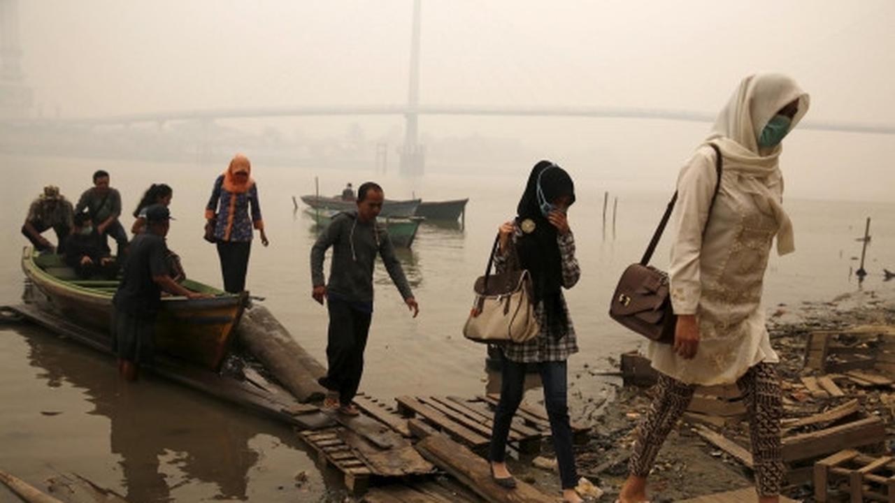 Aktivitas warga Jambi dikepung kabut asap