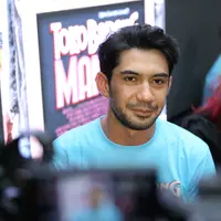 Reza Rahadian jumpa pers film terbarunya Toko Barang Mantan di Melawai, Jakarta Selatan, Selasa (14/1/2020). (Daniel Kampua/Fimela.com)