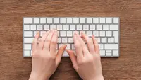 Mau Ngetik Tanpa Harus Ribet Soal Kabel? Cek Rekomendasi Wireless Keyboard di Sini!