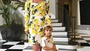 Dalam balutan dress dengan tema lemon, Penelope Disick kembaran dengan sang nenek nih! (instagram/krissjenner)