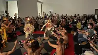 Ratusan Warga Jepang Antusias Belajar Tari Kecak Bali di Tokyo Fuji Art Museum