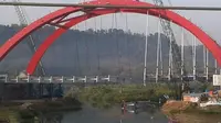 Penampakan jembatan Kalikuto yang belum diresmikan tapi sudah ambrol. (foto: Liputan6.com/krjogja.com)