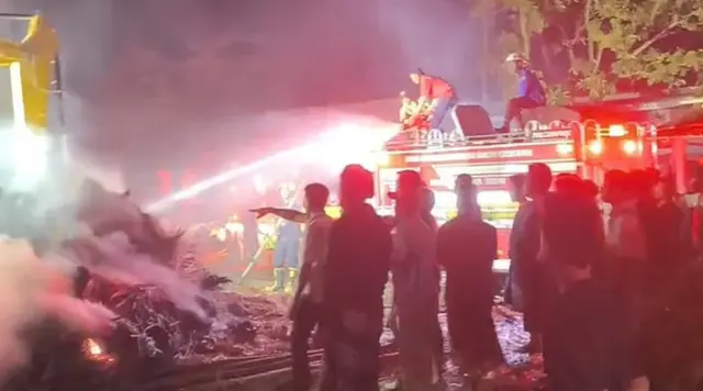 Kronologi Kebakaran Desa Adat Sade, Api Hanguskan Ratusan Rumah Suku Sasak