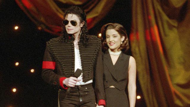 Michael Jackson dan Lisa Marie Presley pada 1994. (AP Photo/Bebeto Matthews, File)