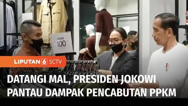 Minggu (15/01) malam, Presiden Joko Widodo mengunjungi pusat perbelanjaan, usai memutuskan mencabut kebijakan PPKM, di Ibukota, Jakarta.