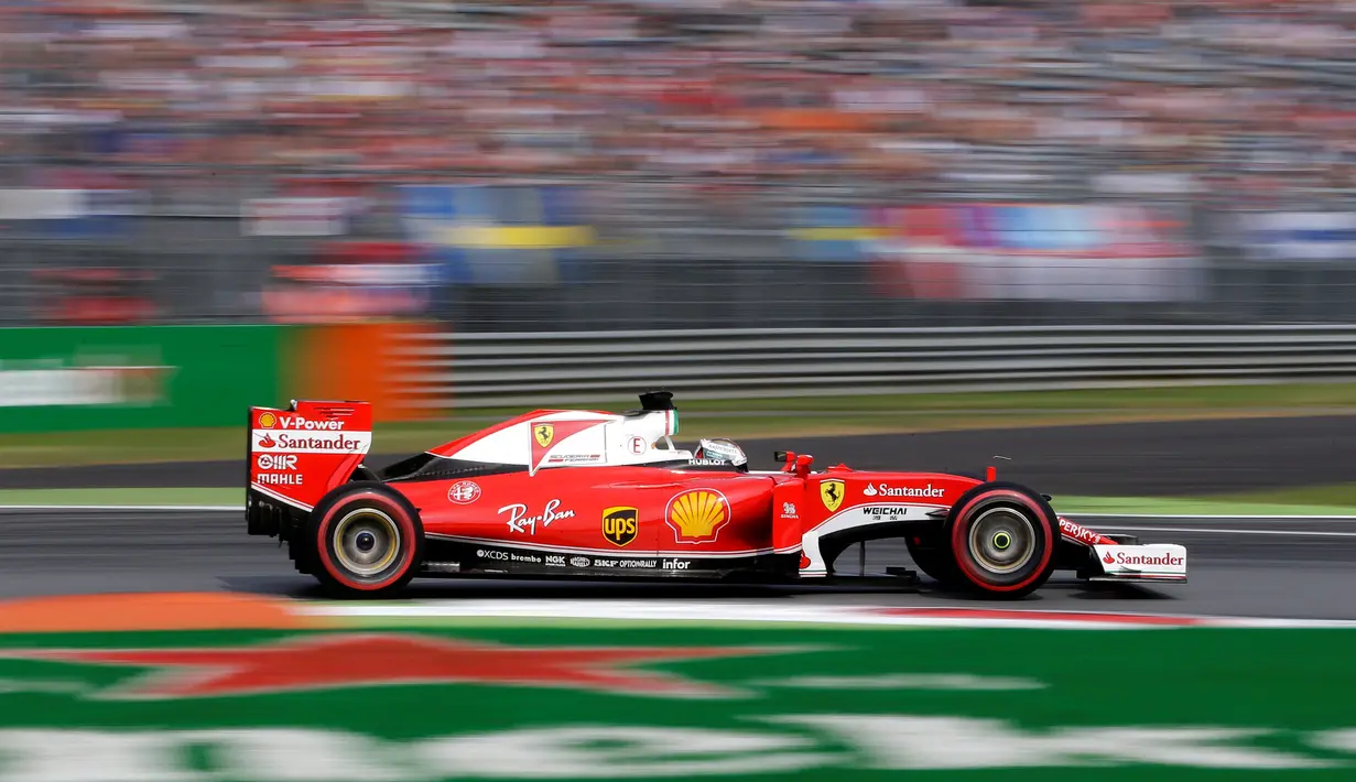 Pembalap Ferrari, Sebastian Vettel dari Jerman selama sesi latihan ketiga. F1 Grand Prix Italia 2016, di Monza (03/9/2016). Miliuner Liberty, John Malone, akan memulai dengan pembelian saham minoritas. (REUTERS/Max Rossi)