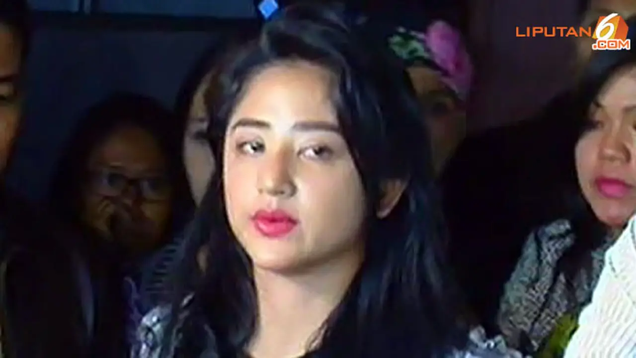 dewi-perssik-3-140214b.jpg