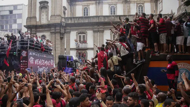 Rayakan Gelar Juara, Suporter Flamengo Banjiri Rio de Janeiro