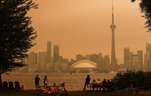 Ngerinya Langit Kota Toronto Berubah Kekuningan akibat Asap Kebakaran Hutan