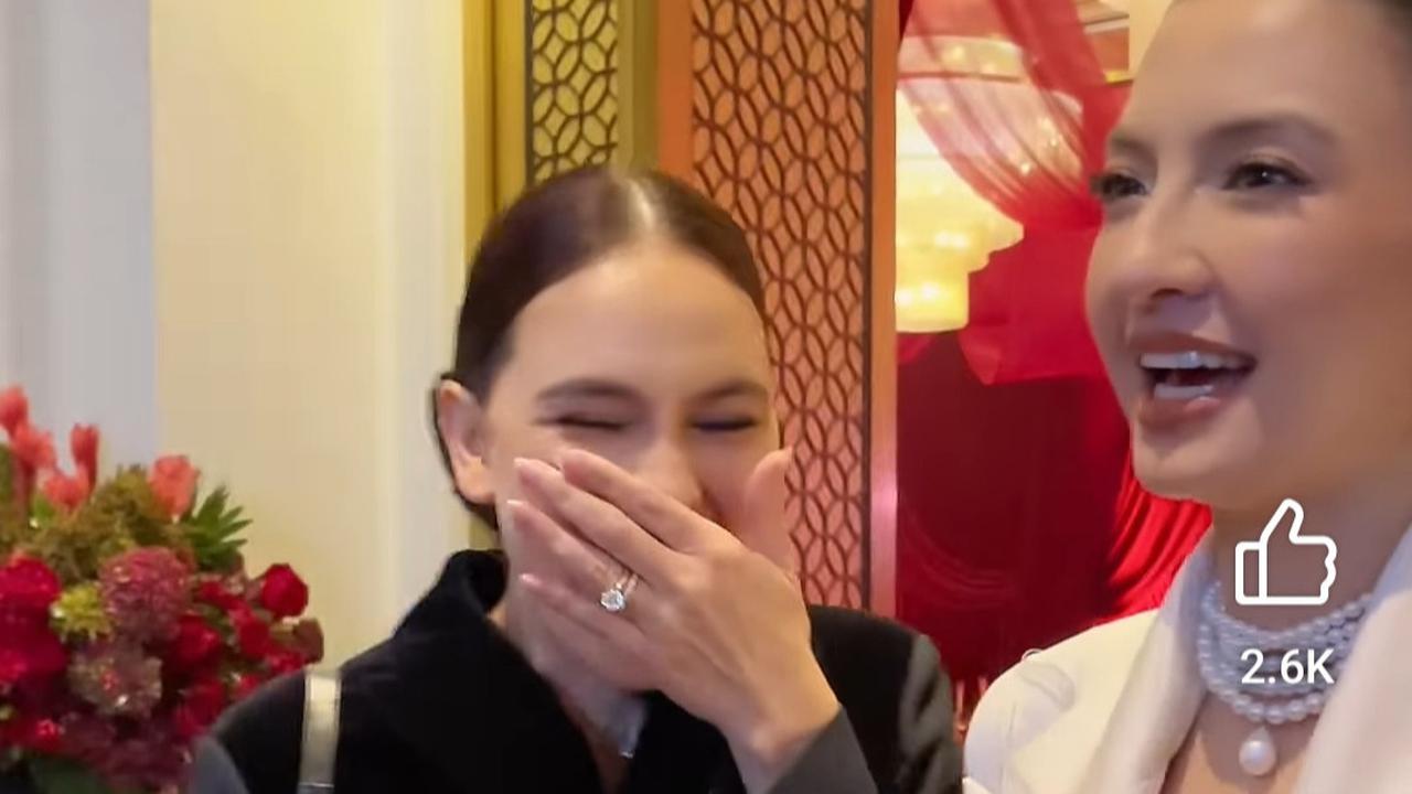 5 Potret Raline Shah Resmi jadi Presiden Jomblo Indonesia, Sudah Sertijab dengan Luna Maya Ditandai Penyerahan 'Mahkota'