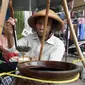 Warung es dawet Pak Slamet ini telah berdiri sejak 1982 dan beralamat di Jalan Sonosewu, Kasihan, Bantul, Yogyakarta, tepatnya di depan cuci mobil. 
(Liputan6.com/Brilio.net/Syamhu Dhuha)