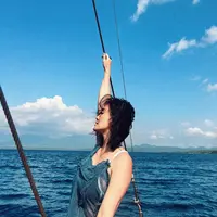 Melihat gaya liburan Agnez Mo di Bali (@agnezmo)
