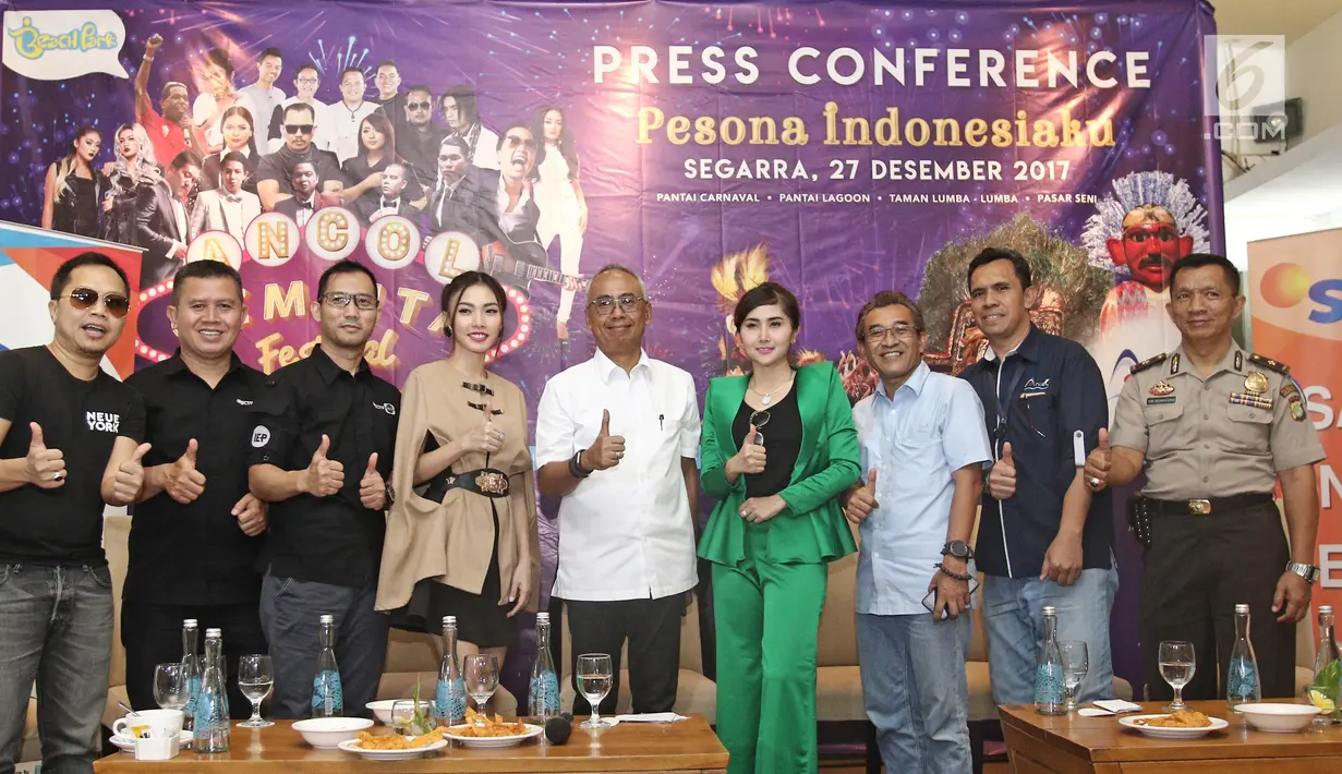 Suasana saat jumpa pers yang bertema Pesona Indonesiaku di kawasan Ancol, Jakarta, Rabu (27/12). Jumpa pers ini juga dihadiri oleh sejumlah penyanyi yang akan mengisi Ancol Gempita Festival. (Liputan6.com/Herman Zakharia)