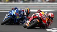 Marc Marquez menilai, kesalahan mengantisipasi kecepatan pada tikungan terakhir menjadi penyebab kekalahan di MotoGP Inggris. (AFP/Adrian Dennis)