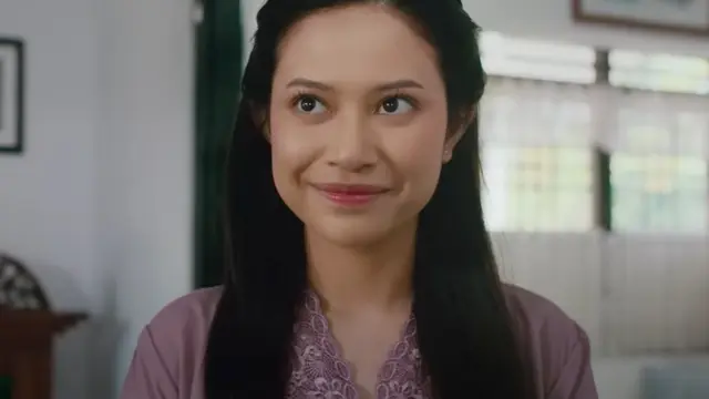 Hanggini sebagai Arnaza dalam film Hidup Ini Terlalu Banyak Kamu. (Foto: Dok. MVP Pictures)