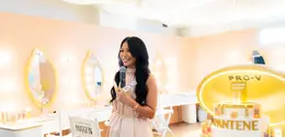 Ditengah kesibukannya, Anggun Duta Rambut Pantene membagikan rahasia menjaga rambut tetap berkilau dan sehat. (Foto/Dok: Pantene)