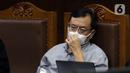 Terdakwa dugaan korupsi PT Asabri, Benny Tjokrosaputro saat mengikuti sidang lanjutan di Pengadilan Negeri Jakarta Pusat, Selasa (11/1/2022). Benny Tjokrosaputro merupakan terdakwa dugaan korupsi PT Asabri dengan kerugian negara sebesar Rp 22,788 triliun. (Liputan6.com/Helmi Fithriansyah)