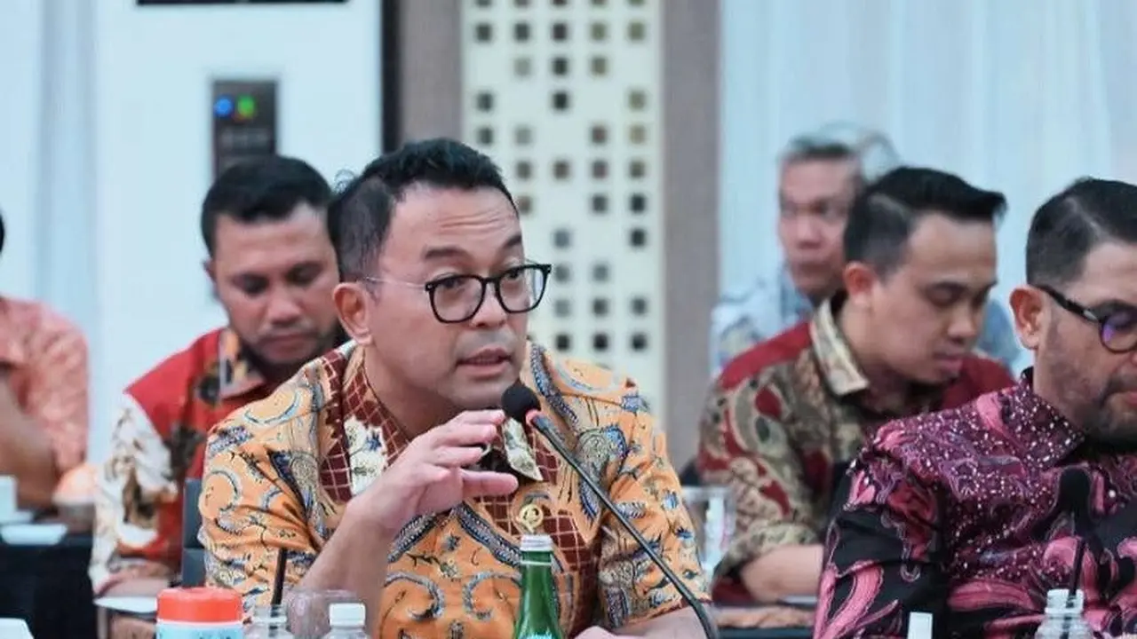 Anggota Komisi IX DPR RI Pulung Agustanto saat rapat di Kompleks MPR/DPR. (Istimewa)