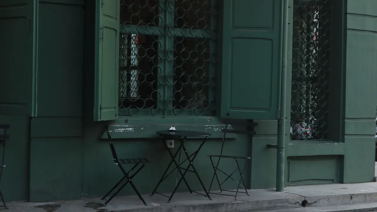 Sebuah coffeshop di kawasan Kota Tua Padang.