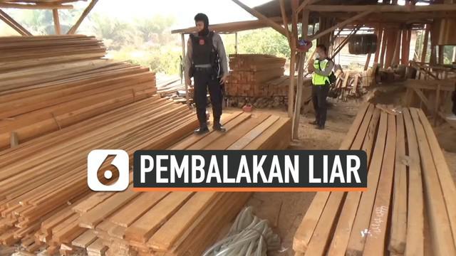 Polresta Pontianak menggerebek pabrik pengolahan kayu tanpa izin di Kecamatan Sungai Ambawang, Kubu Raya, Kalimantan Barat, Selasa (1/10/2019).