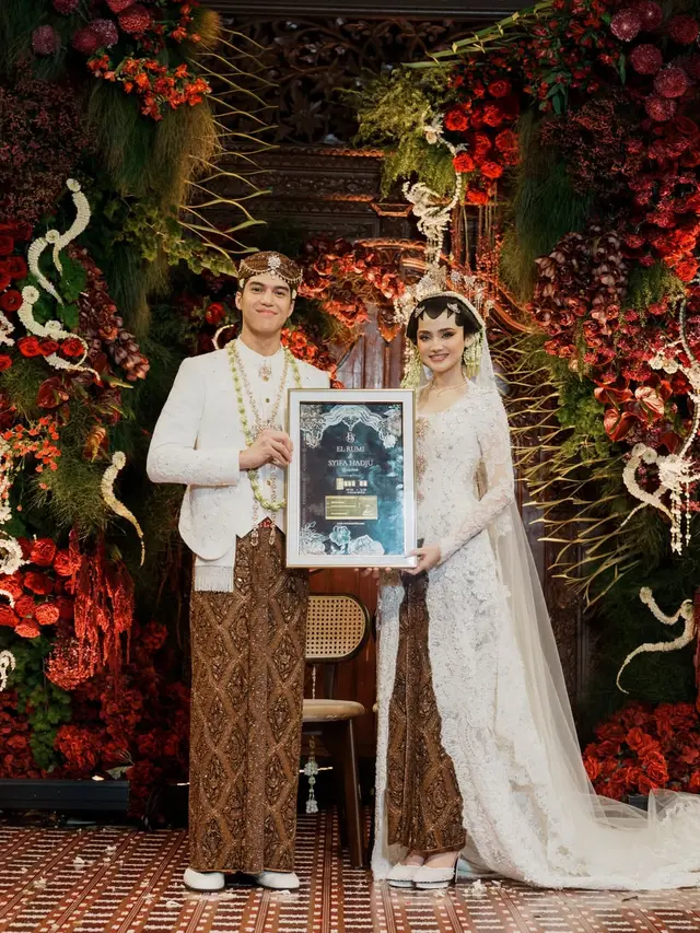 Resmi Jadi Suami Istri, Gaya Akad Nikah El Rumi dan Syifa Hadju Dibalut Busana Pengantin Adat Jawa yang Penuh Makna