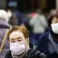 Masyarakat China serentak menggunakan masker untuk melindungi diri dari penyebaran virus. (Source: AP/Eugene Hoshiko)