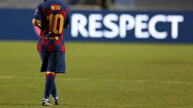 Lionel Messi tampak lesu saat Barcelona dikalahkan Bayern Munchen di perempat final Liga Champions. (Rafael Marchante / POOL / AFP)
