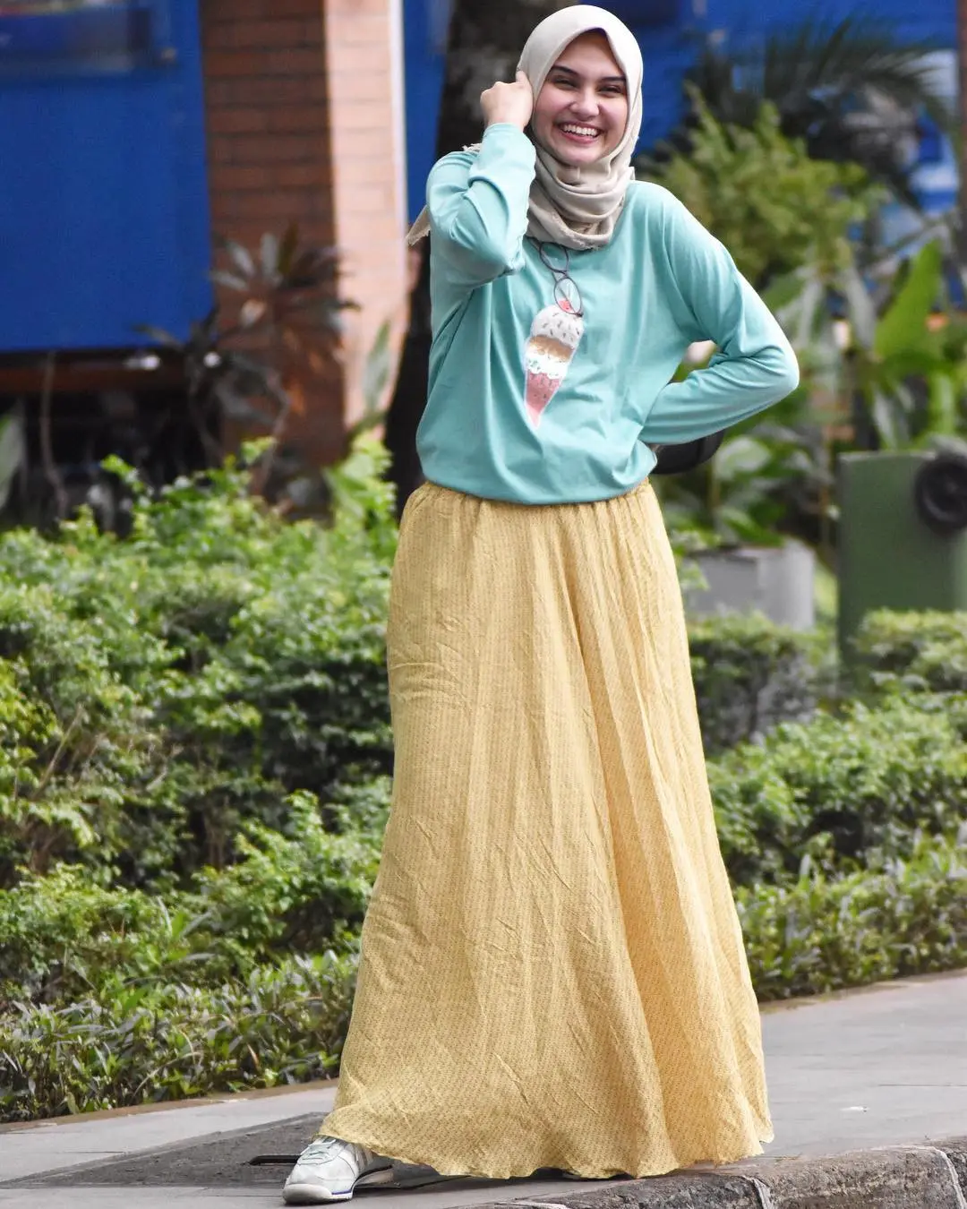 Gaya hijab Zee Zee Shahab. (sumber foto: @zeezeeshahab/instagram)