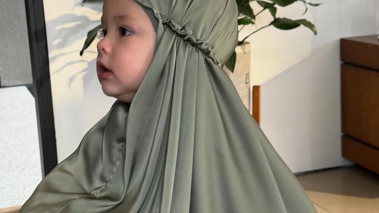 Potret Kamari saat Pakai Hijab Ini Bikin Netizen Gemas, Tampil Berbeda Hingga Dipanggil Bu Hajah