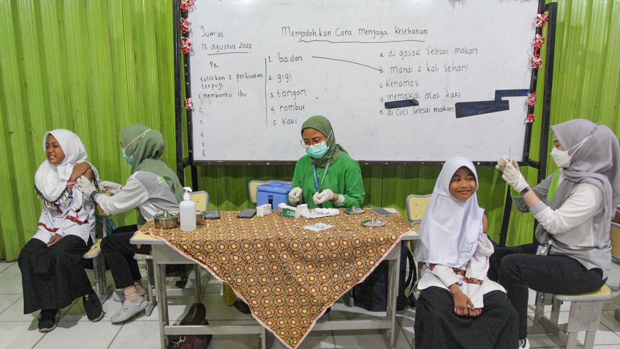 FOTO: Antusias Siswa SD Ikuti Imunisasi Massal BIAS 2025