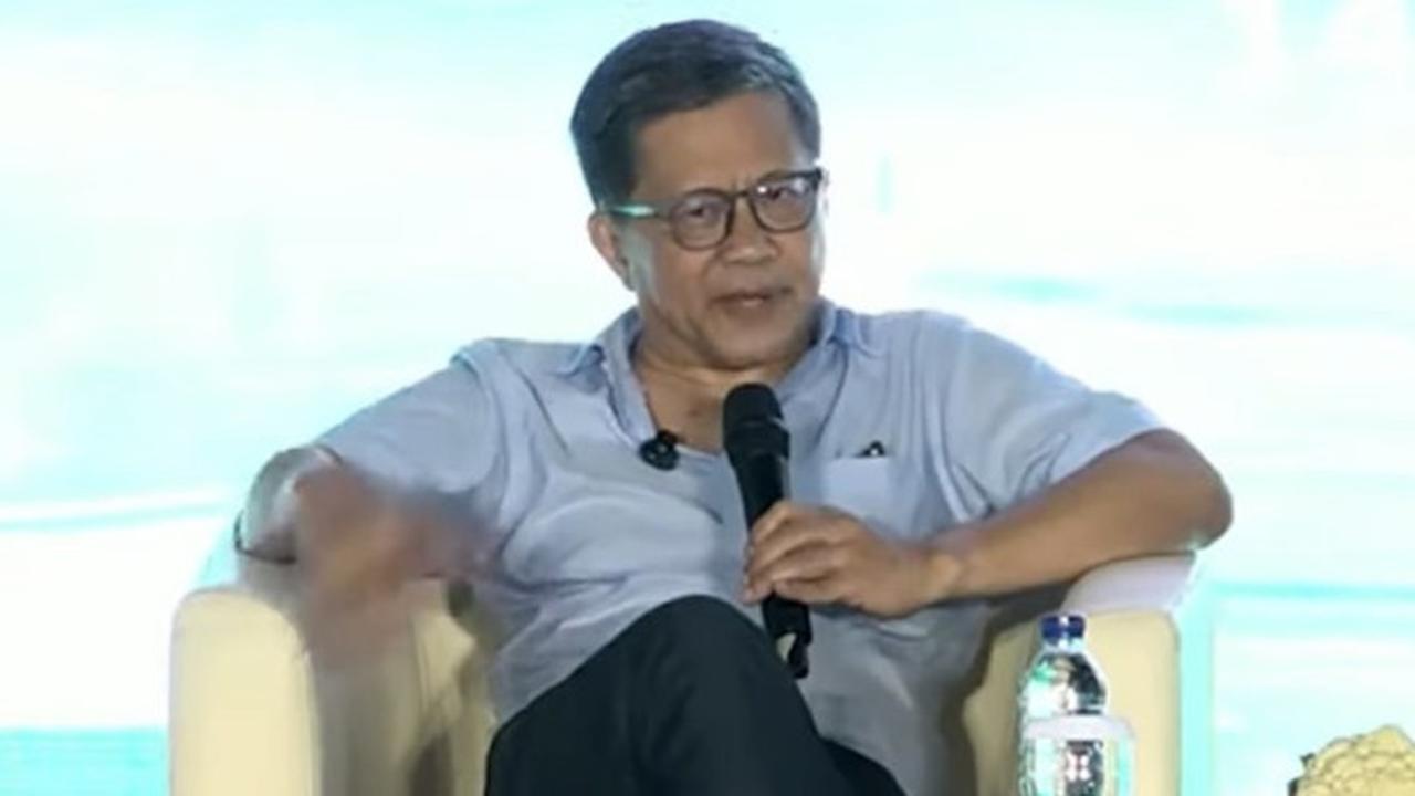 VIDEO: Menohok Rocky Gerung Sindir Pakai Pantun Kocak "Ada Orang Petinggi, Tapi Rakyat Merasa Rugi"