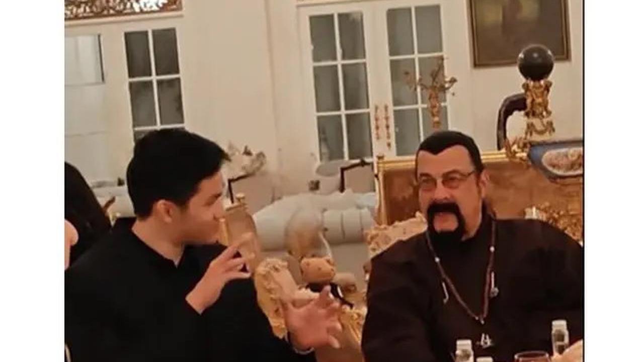 6 Potret Azka Corbuzier Bertemu Steven Seagal, Ngobrol Tentang Seni Bela Diri
