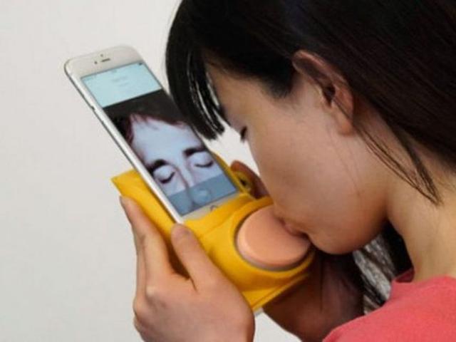 Pasangan Ldr Kini Bisa Berciuman Meski Berjauhan Caranya Citizen6 Liputan6 Com Gambar gif gambar hewan gambar kata kata gambar lucu gambar mobil. pasangan ldr kini bisa berciuman meski