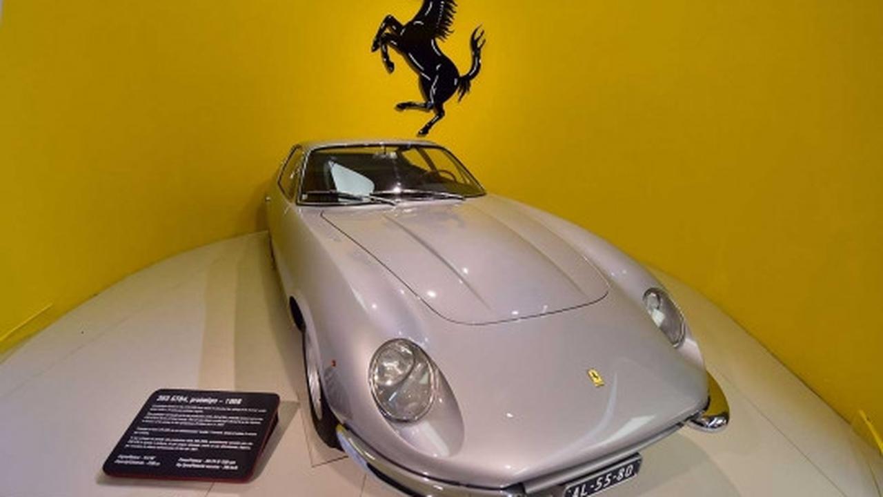 Berkunjung ke pameran mobil-mobil super di Museum Ferrari Italia