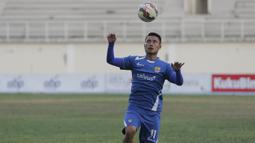 Dedi Kusnandar merupakan anggota Timnas Indonesia U-23 di SEA Games 2013. Dirinya juga menjadi andalan bagi Persib saat meraih gelar Liga Indonesia dan Piala Presiden. (Bola.com/Vitalis Yogi Trisna)