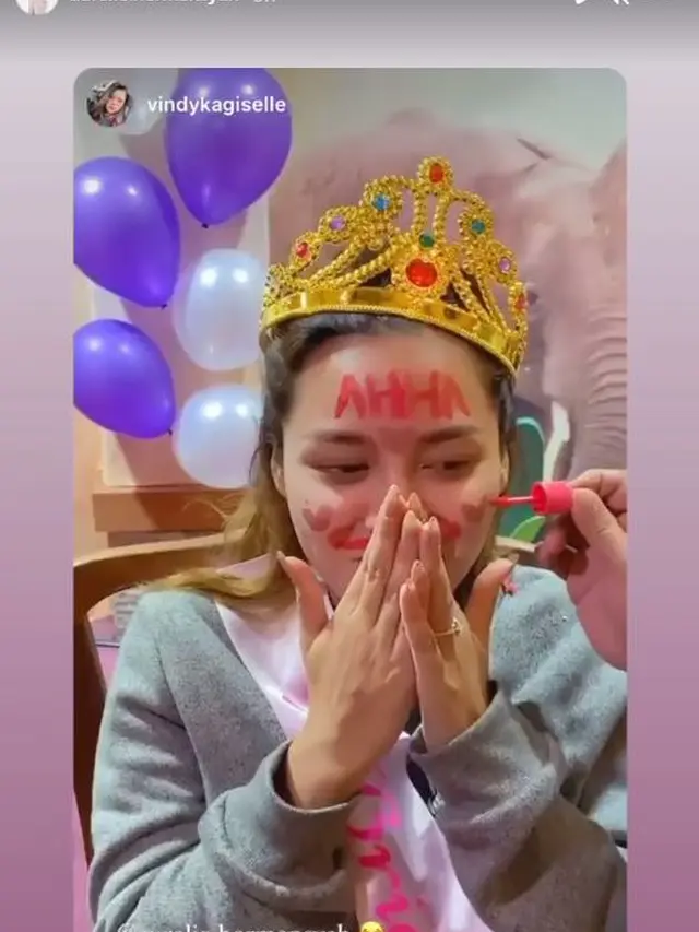 6 Momen Bridal Shower Aurel Hermansyah dari Keluarga, Wajah Dicoret Lipstik