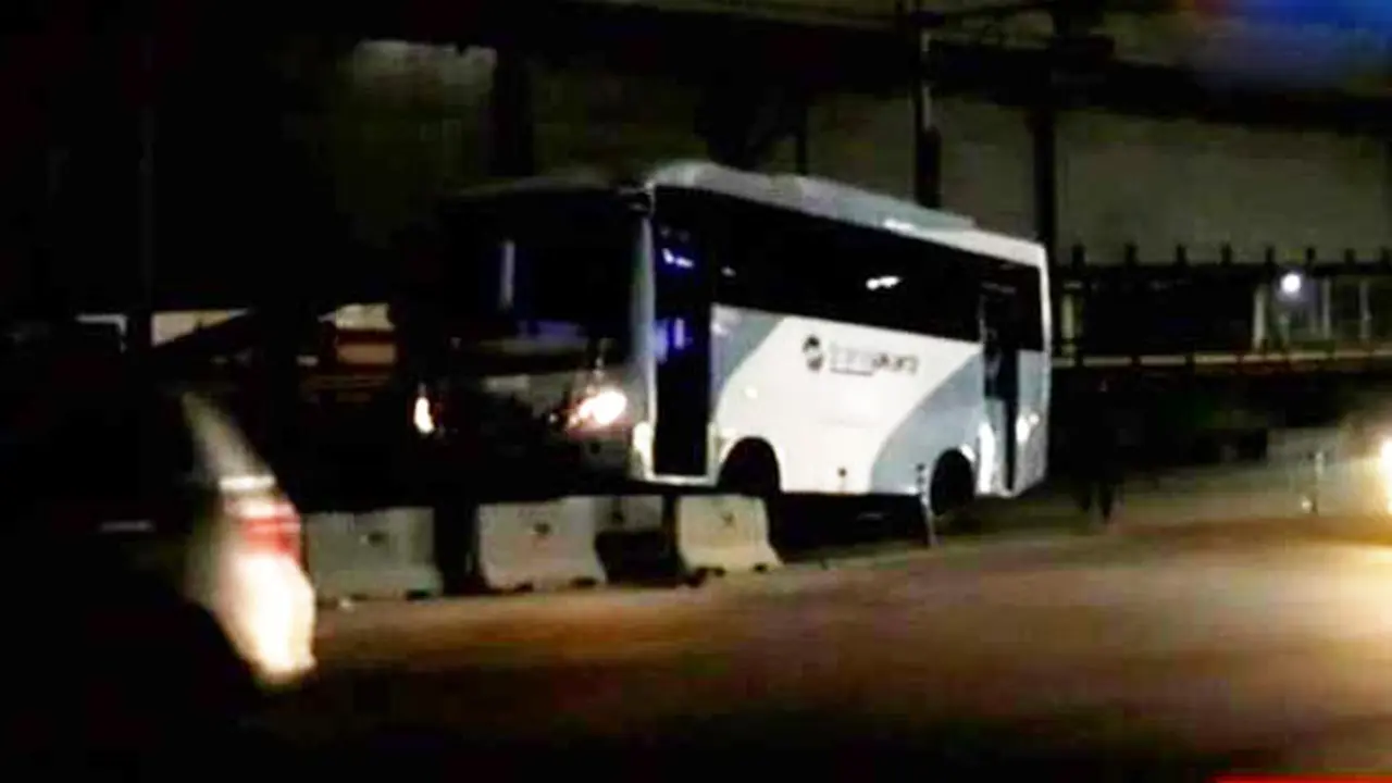 Kecelakaan Bus Transjakarta hingga PT Ford Indonesia Tutup