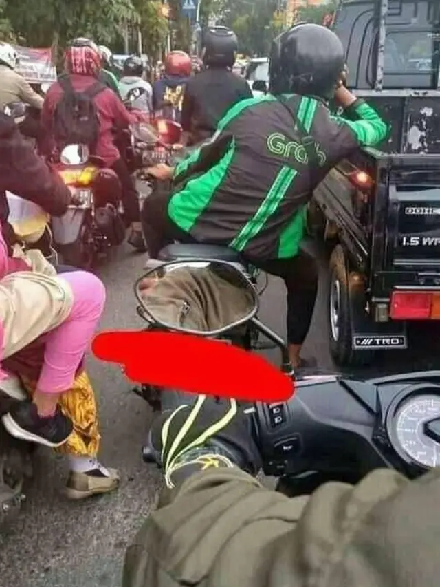 Santai Banget, 7 Tingkah Kocak Driver Ojek Online Saat Sepi Orderan