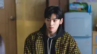 Dipuji produser Island, Akting Cha Eun Woo disebut memukau dan ia berhasil menunjukkan sisi barunya.  [Foto: Prime Video]