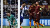 s Felipe (C) celebrates after scoring a goal during the UEFA Champions League qualification playoff round second leg soccer match between AS Roma and FC Porto at Stadio Olimpico in Rome, Italy, 23 August 2016. EPA/ANGELO CARCONI Scene full-length