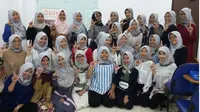 Mahasiswi President University Tampil Modis dan Percaya Diri Dengan Hijab Modern