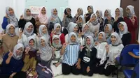 Mahasiswi President University Tampil Modis Dengan Hijab Modern