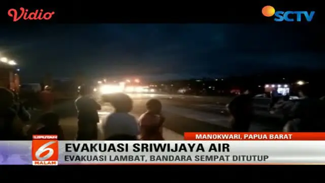 Petugas gabungan terus berupaya mengevakuasi pesawat Sriwijaya Air yang tergelincir di Bandara Rendani Manokwari, Papua.