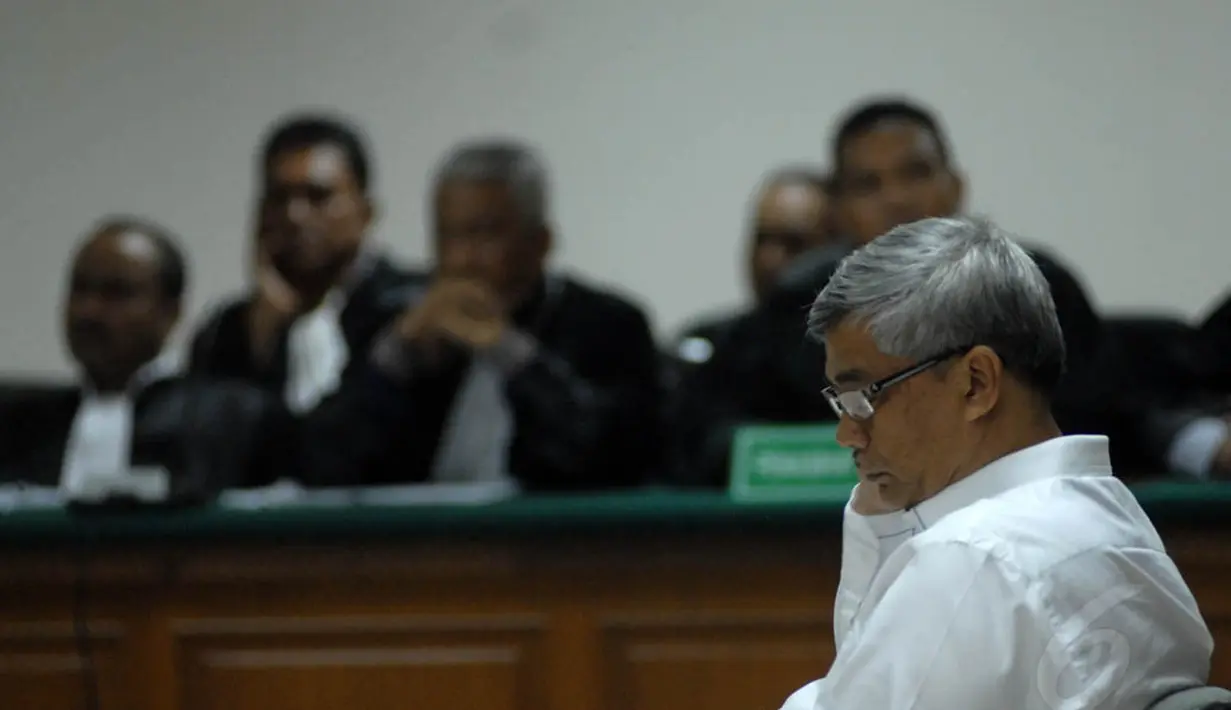 Akil Mochtar mengaku siap menerima berapapun vonis yang dijatuhkan Majelis Hakim Pengadilan Tipikor, Jakarta, Senin (30/6/14). (Liputan6.com/Miftahul Hayat)