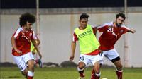 Adam Alis serius menjalani sesi latihan dengan klub barunya, East Riffa. (istimewa/Instagram)