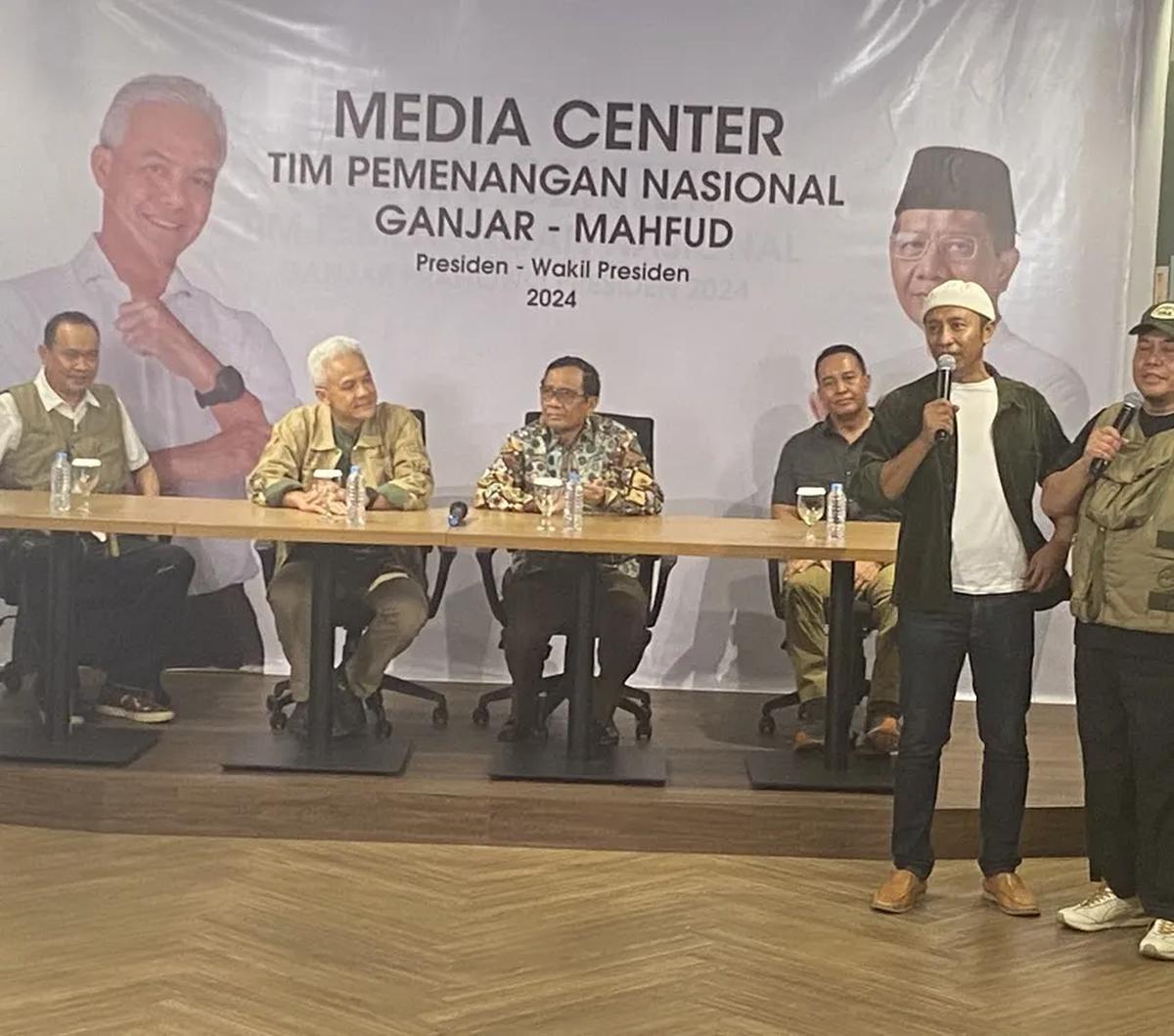 Kendati tidak terlibat menyusun, Mahfud mengaku diberi pengarahan lebih dulu tentang visi dan misi yang disusun itu saat mendaftarkan diri bersama Ganjar ke KPU.
