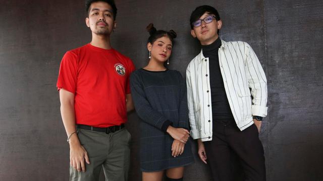 Berkat Lathi Wajah Weird Genius Dipajang Di Times Square New York Showbiz Liputan6 Com Buktikan jika lagu ini bisa memanggil apapun, cuit reza arap. berkat lathi wajah weird genius