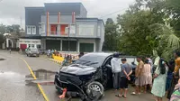 Kondisi mobil yang ditumpangi Ketua Badan Pengawas Pemilihan Umum (Bawaslu) Provinsi Gorontalo, Idris Usuli (Arfandi Ibrahim/Liputan6.com)